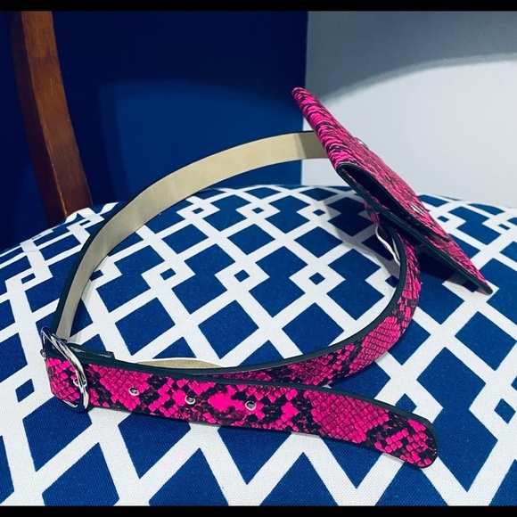 Hot pink snake mini belt bag - Picture 2 of 4